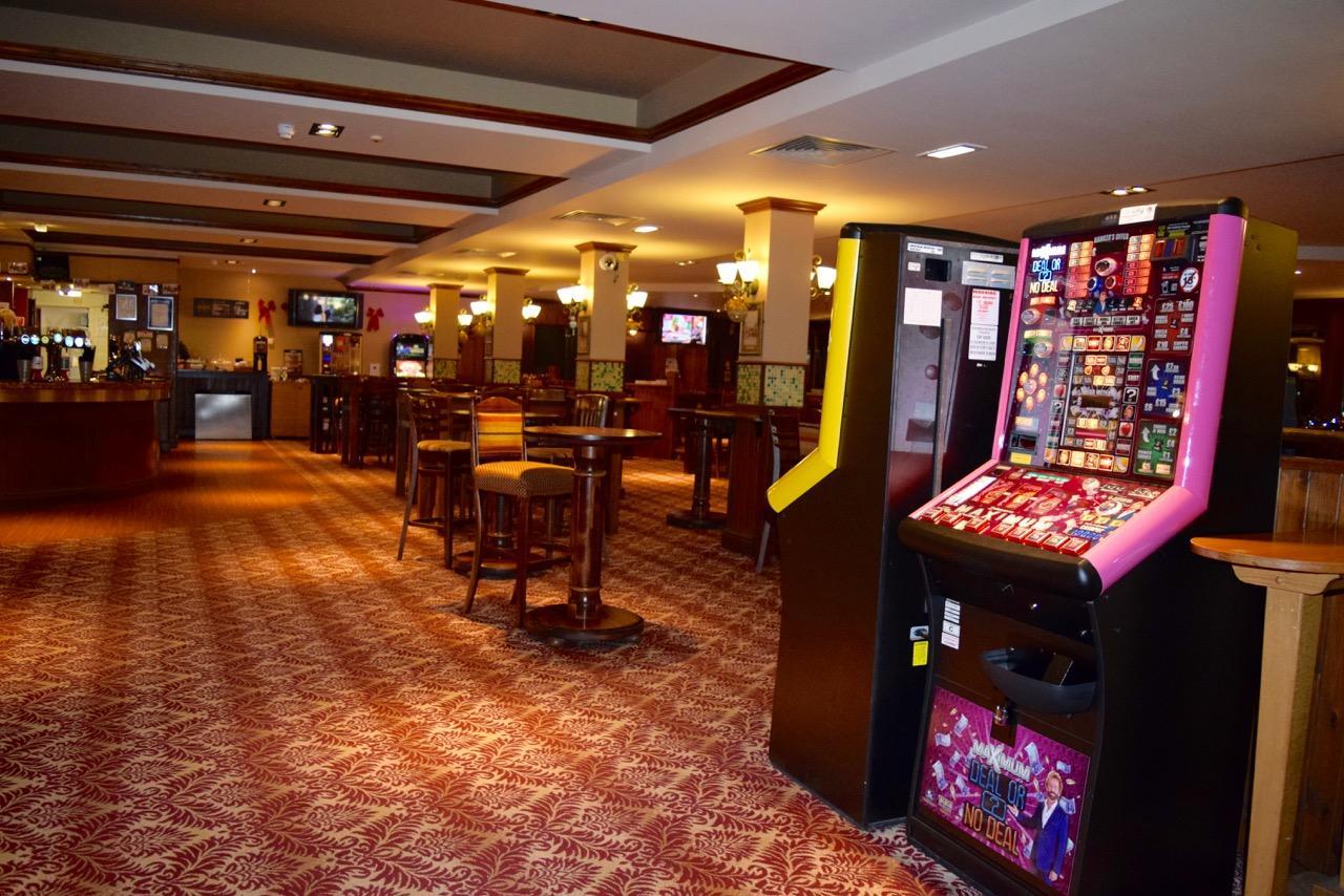 ホテル The Golden Acorn Wetherspoon グレンロセス エクステリア 写真